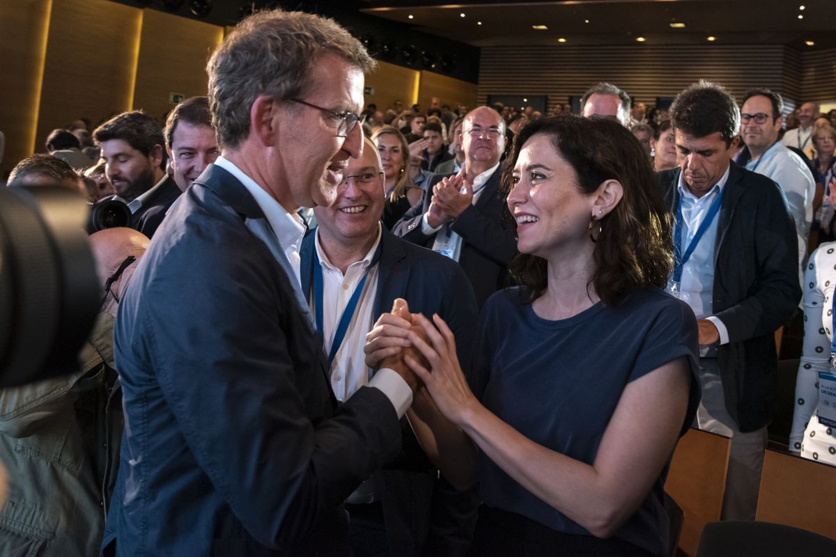 Feijóo esquive une nouvelle photo de Christophe Colomb et promet de rendre possible la "cordialité linguistique" en Catalogne