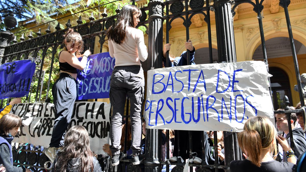 Des lycéens tiennent tête au maire de Buenos Aires