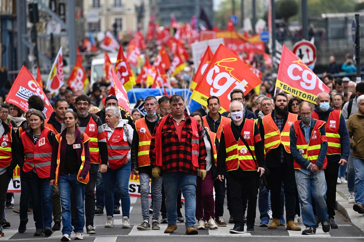 La grève syndicale en France perturbe une partie des transports publics, mais ne parvient pas à paralyser le pays