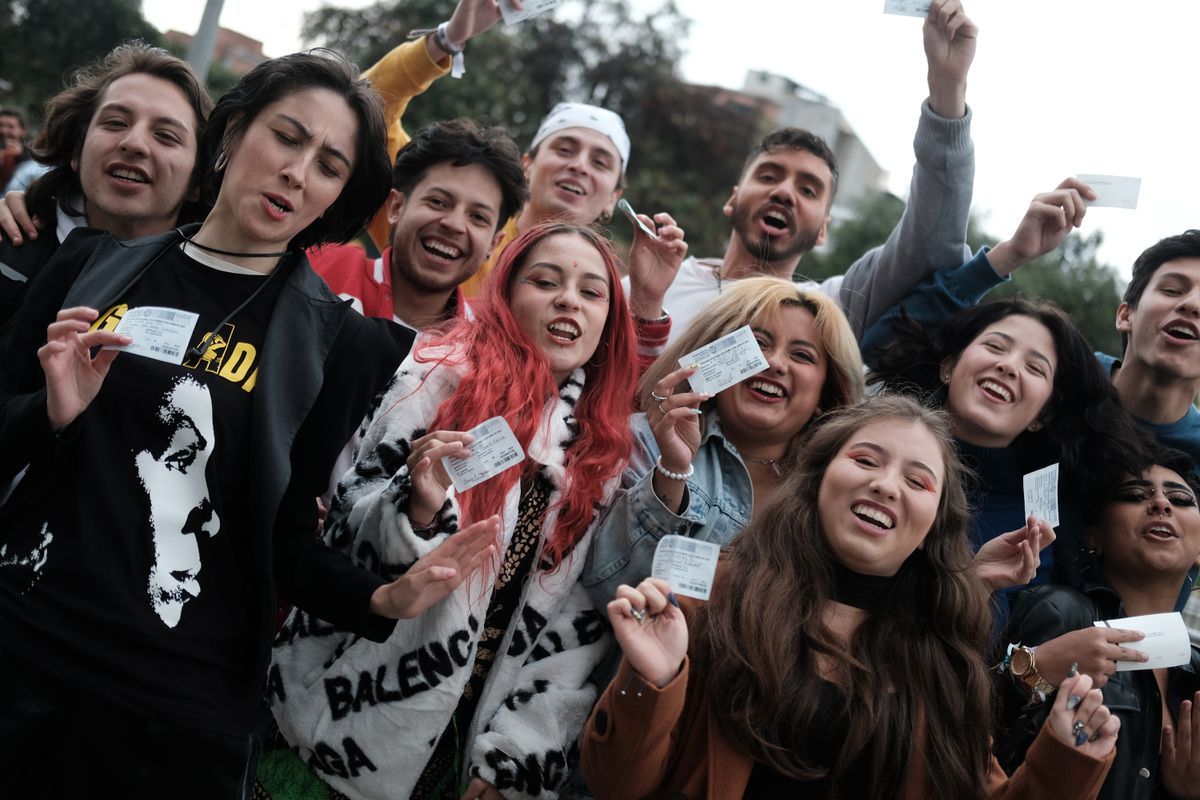 100 jours plus tard, la lune de miel entre Petro et les jeunes continue