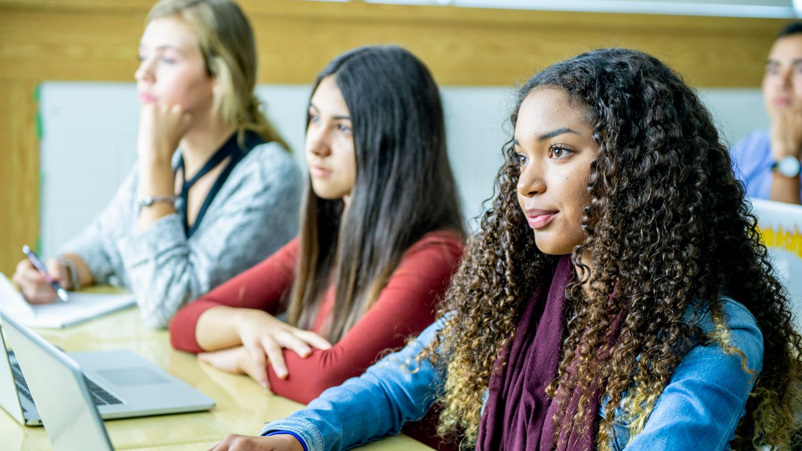 Appel à l'action : l'UNESCO lance une enquête sur la violence sexiste dans les établissements d'enseignement supérieur