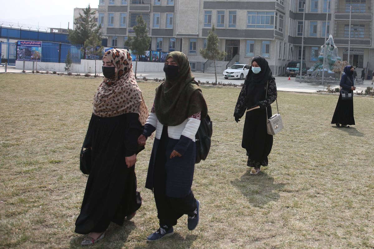 Vidéo : Émotion et colère après l'expulsion de l'université des femmes en Afghanistan