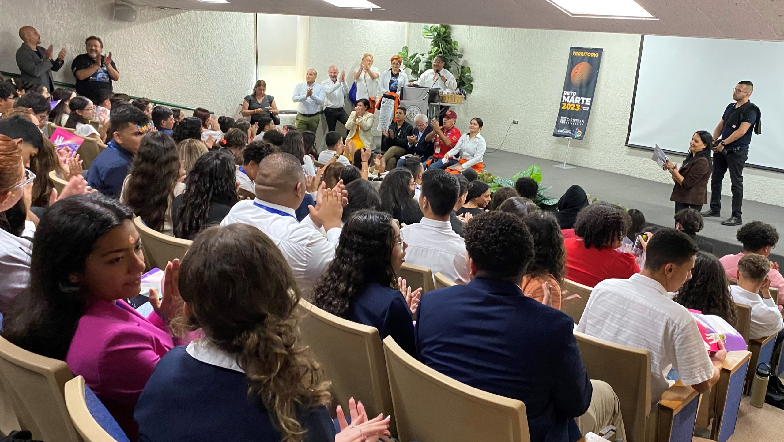 Porto Rico : les étudiants du Département de l'éducation et de l'Université des Caraïbes ont participé avec succès au hackathon universitaire Reto Marte 2023