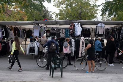 Marché de rue aux Trois Mille Maisons de Séville, jeudi dernier.