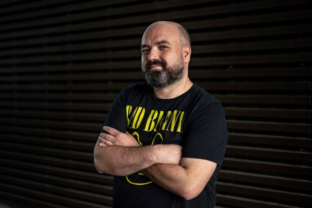 L'écrivain et professeur de La Corogne Miguel López, connu sous le nom d'El Hematocrítico, est décédé