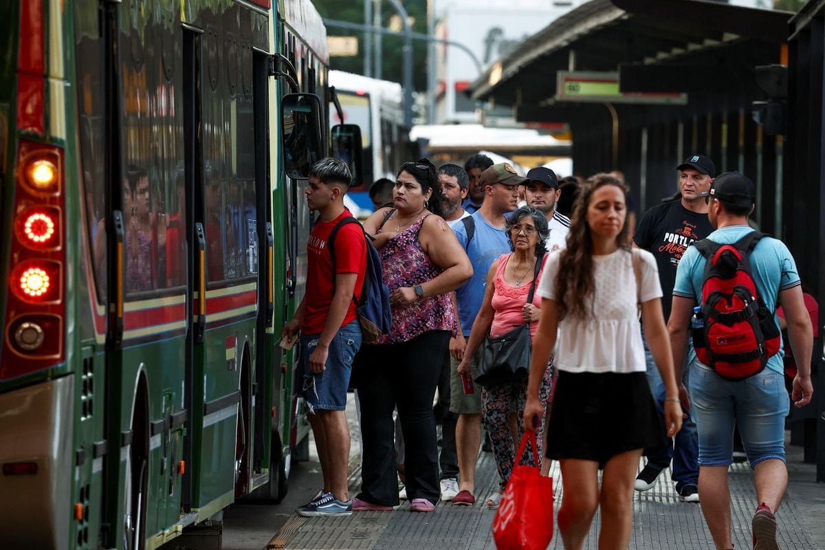 Les syndicats argentins s'opposent à l'ajustement Milei avec des grèves dans les transports, la santé et l'éducation