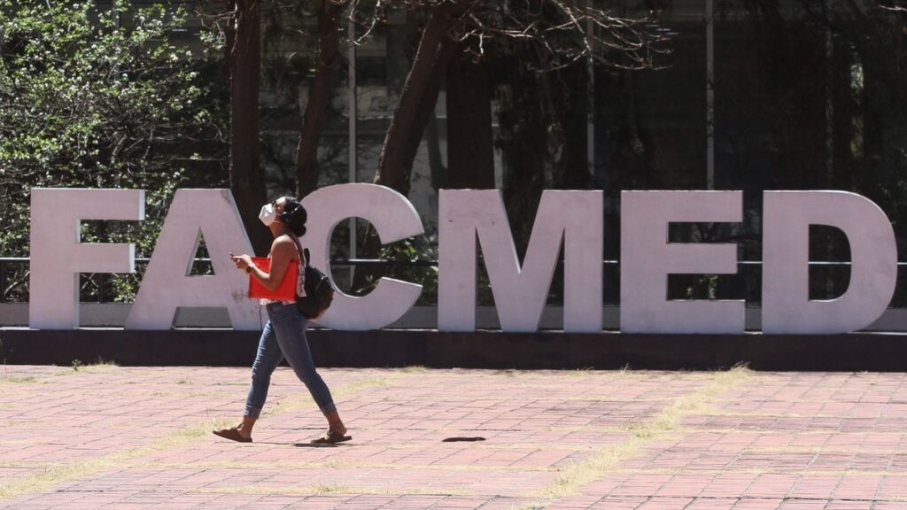 La Cellule de Renseignement Financier bloque plusieurs comptes de la Faculté de Médecine de l'UNAM