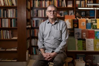 Mihael Kovač, professeur à l'Université de Ljubljana, en Slovénie, le 15 février à la librairie Laie de Barcelone.