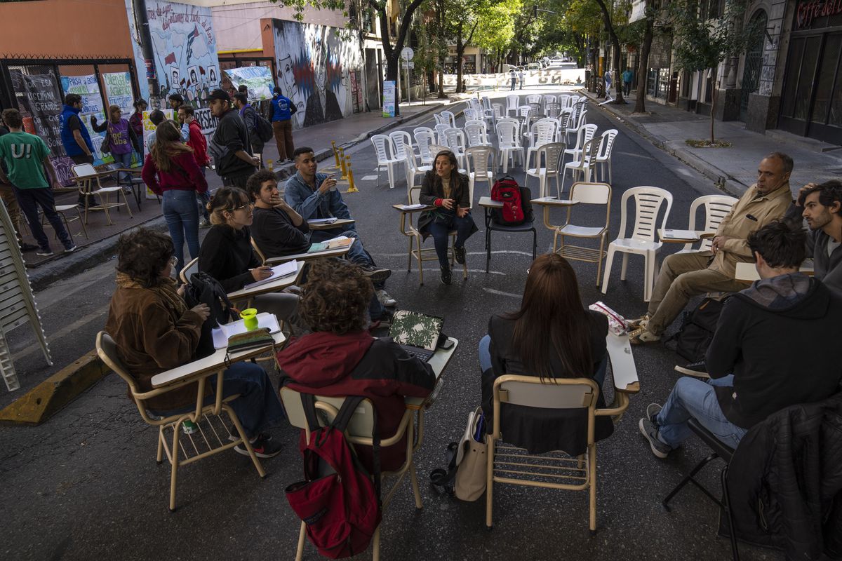 La plus grande université d'Argentine, menacée de fermeture en raison des suppressions de Milei