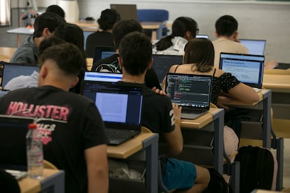 Cours d'informatique à l'École Technique Supérieure d'Ingénieurs Informatiques de l'Université Polytechnique de Madrid.