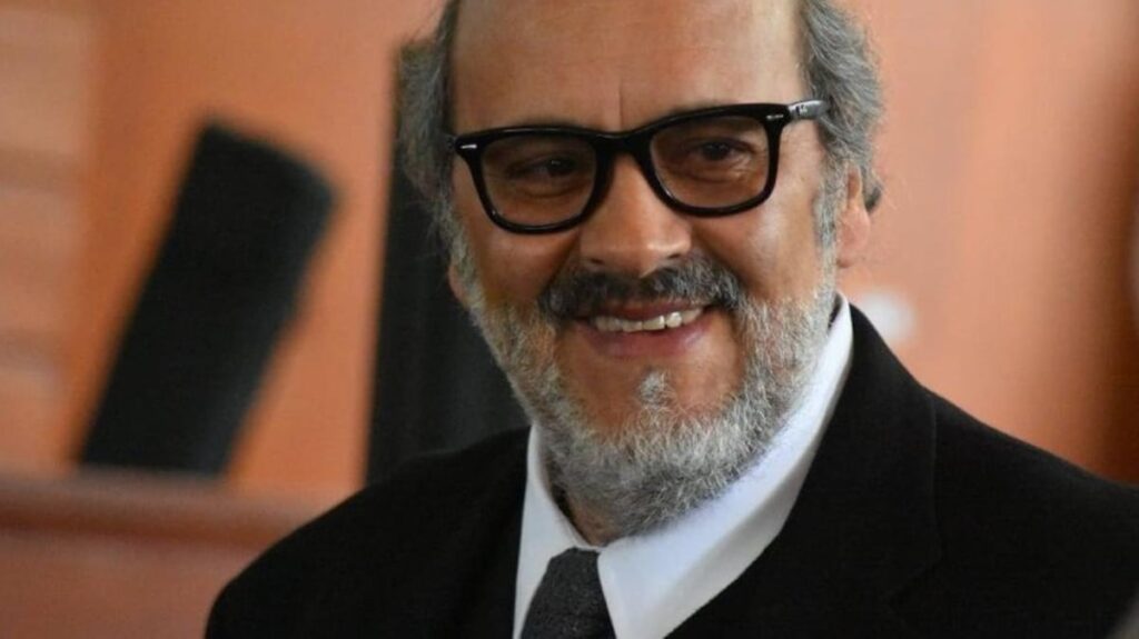 Leopoldo Múnera, le favori des étudiants, est nommé recteur de l'Université nationale