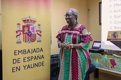 Le professeur Rose Leke, experte camerounaise en matière de paludisme, lors de la projection de « Think Outside the Box » à Yaoundé, Cameroun, le 20 novembre 2024.