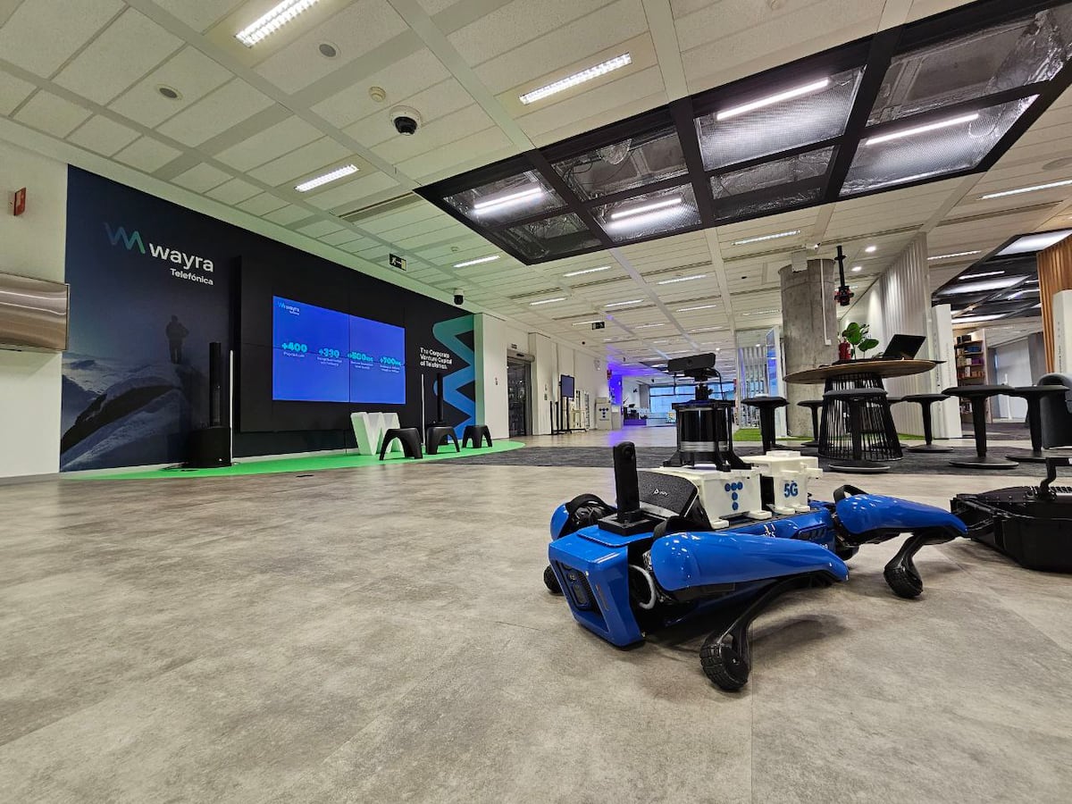 LaCabina ⎯ubicada en Distrito Telefónica, la sede madrileña de la teleco⎯ es un espacio que sirve como escaparate de los últimos avances tecnológicos.