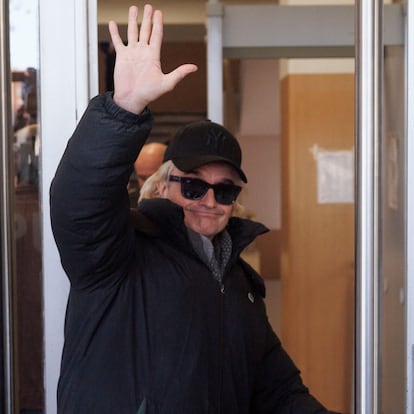 Le producteur de musique Nacho Cano à son arrivée devant les tribunaux de Plaza de Castilla à Madrid à déclarer comme enquêté.