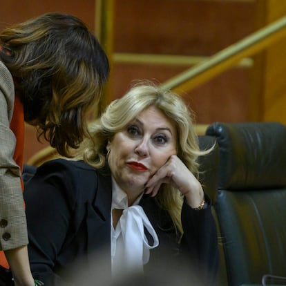 Grafand6243. Séville, 05/02/2025.- Le ministère de l'économie, des finances et des fonds européens, Carolina España (D), et l'emploi, l'entreprise et le travail autonome, Rocí. Efe / Raúl Caro.
