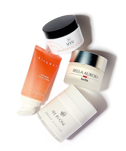 Est-il possible de profiter d'une crème sans la voir comme une lutte contre les rides? D'en haut, Crème universelle de nous, Roibos Face Scrub de Masqmai, Bella de Bella Aurora et tous dans l'un de Farma Dorsch.