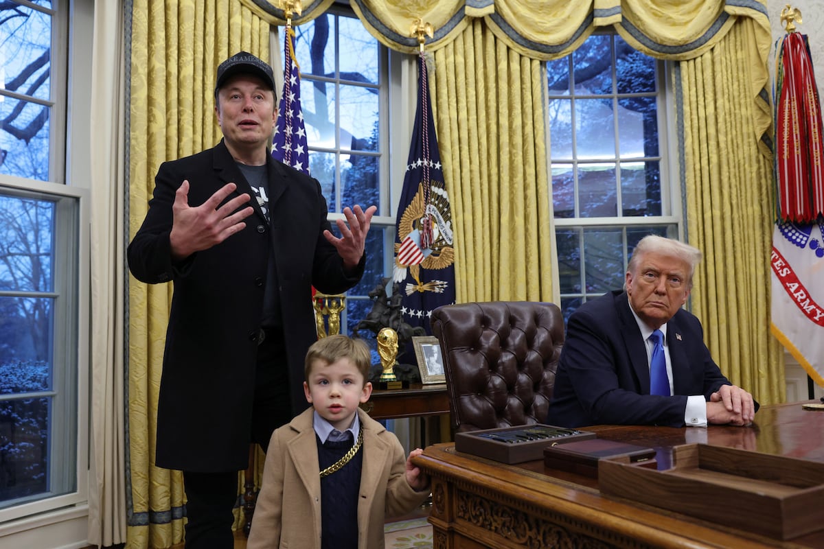 Elon Musk tire au sort des conflits d'intérêts tout en commençant à bénéficier des coupes axées sur Trump