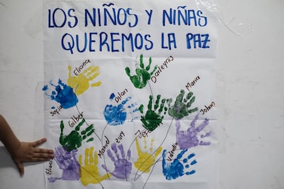 Message fait par les étudiants préscolaires du Collège temporaire pour la paix pour les groupes armés auxquels sont confrontés dans le catatumbo.