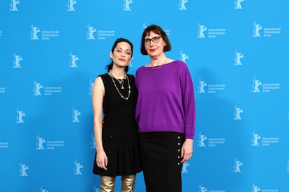 Marion Cotillard et le réalisateur Lucle Hadžihililibć, dans le «Photocall» avant la conférence de presse de «La Torre de Cristal».
