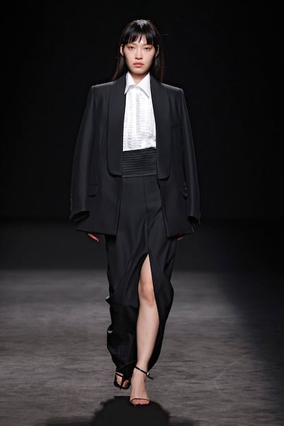 Mans élève les détails de base tels que les chemises ou les États-Unis.