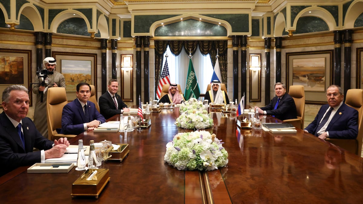 La Russie et les États-Unis acceptent de "mettre les fondations pour une future négociation" à la fin de leur premier face à face sur l'Ukraine