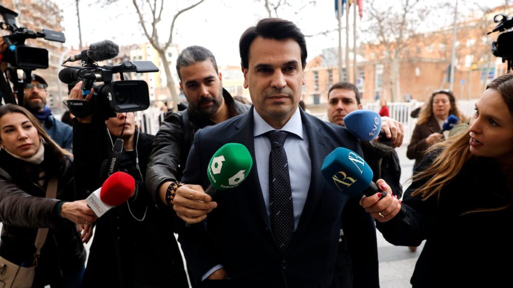 Le juge continue avec la cause de la fraude budgétaire contre le couple d'Ayuso et il refuse de déclarer