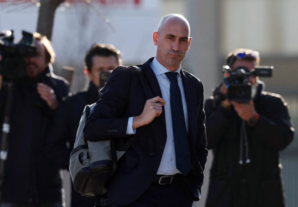 Le tribunal national condamne Luis Rubiales pour le baiser à Jenni Hermoso et l'acquit du crime de coercition