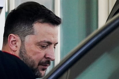 La discussion, si publique, si violente, et donc en vue de la presse, manque de précédents dans l'histoire diplomatique contemporaine. 