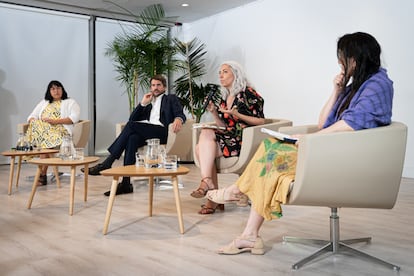 De gauche à droite: le chercheur culturel Dagmary Olívar, le ministre de la Culture, Ernest Urtasun; Le directeur général des droits culturels du ministère, Jasmine Beirak, et le professeur de l'Université Rey Juan Carlos Beatriz Barreiro, dans l'acte de présenter le plan des droits culturels, en septembre 2024.