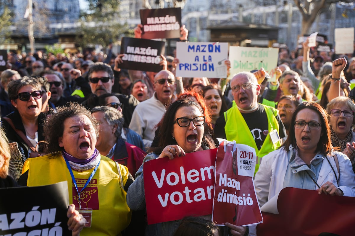 Des milliers de personnes répugnent Mazón et Vox en sixième mars à Valence pour la gestion du Dana