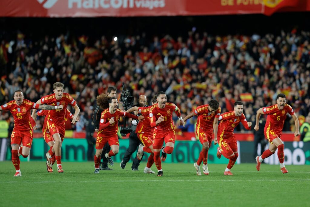 Los jugadores de la selección española celebran la victoria en la tanda de penaltis ante Países Bajos.