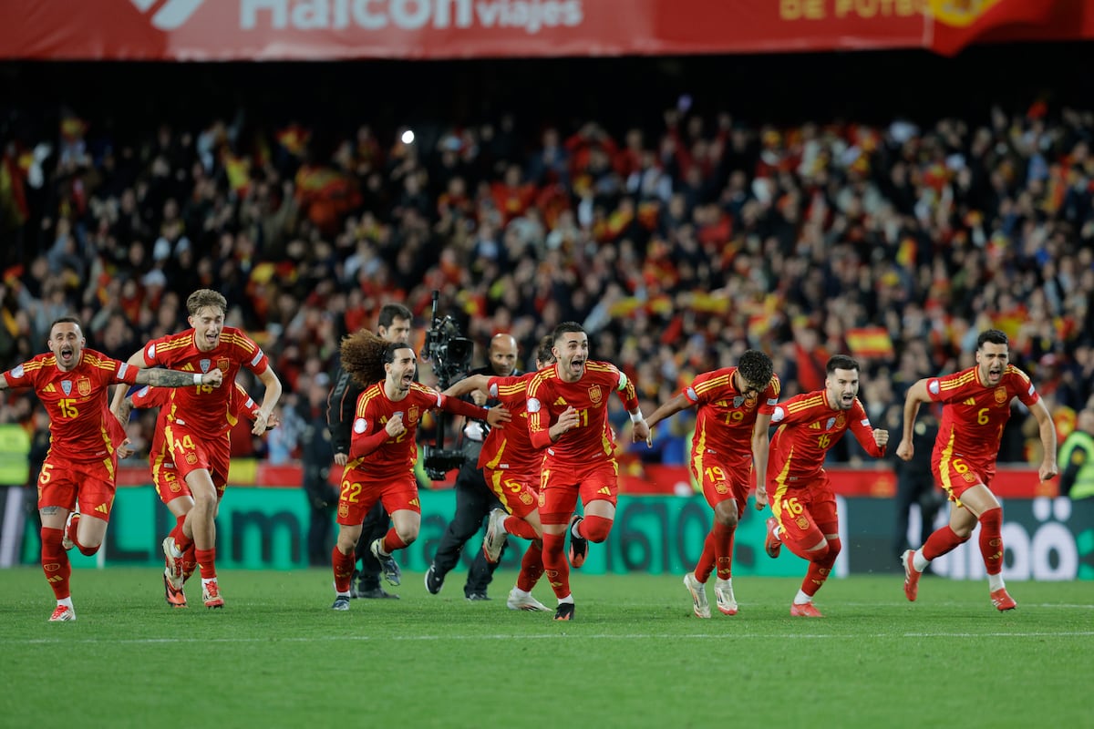 Los jugadores de la selección española celebran la victoria en la tanda de penaltis ante Países Bajos.