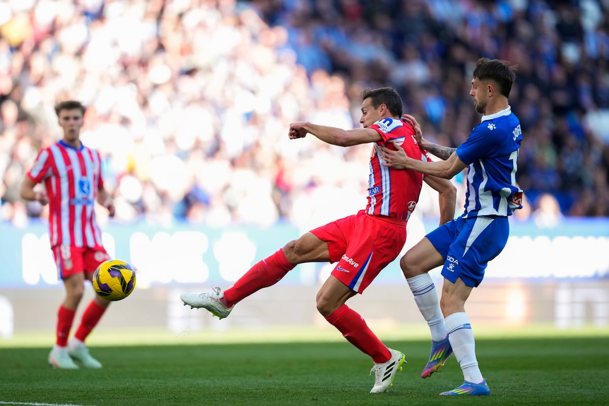 Azpilicueta marca el gol del Atlético de Madrid frente al Espanyol en Cornellà.