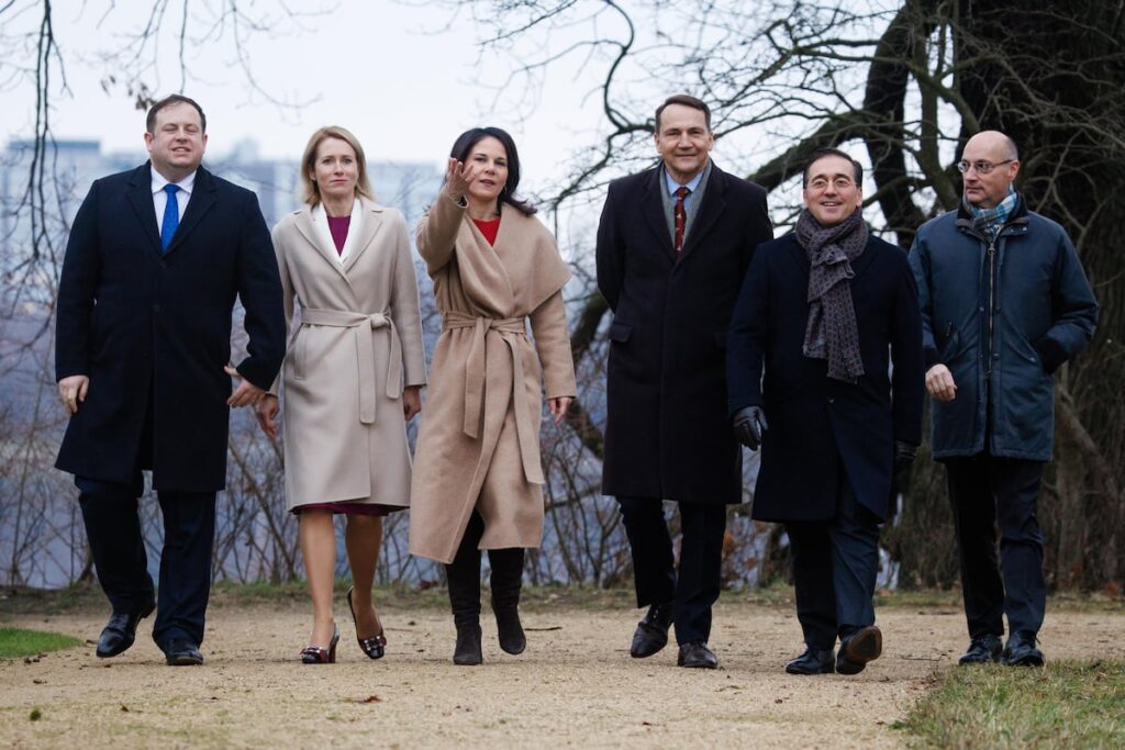 Los representantes del G5+ en su cita en Berlín en diciembre del año pasado.