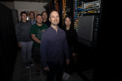 Le biologiste informatique américain Adam Siepel, ainsi que le reste de son équipe de recherche.
