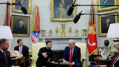 "J'ai décidé que le président Zelenski n'est pas prêt pour la paix si les États-Unis étaient impliqués", a écrit Trump dans son réseau social de vérité.