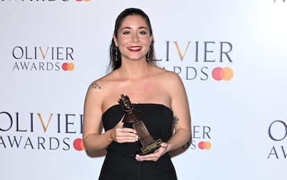 María Franco, avec le Olivier Award qui a collecté au nom d'Eva Yerbabuena, hier à Londres. 