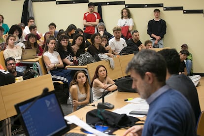 Assemblée lors de la détention à la Faculté de mathématiques de l'Université Complutense de Madrid.