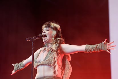 La chanteuse britannique Lola Young, lors de son concert au Festival Coachella, le vendredi 11 avril.
