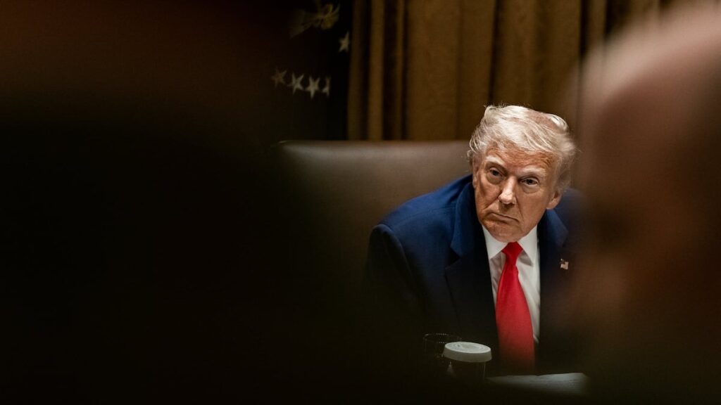 Trump exclut les téléphones, les ordinateurs et les puces des tarifs «réciproques»