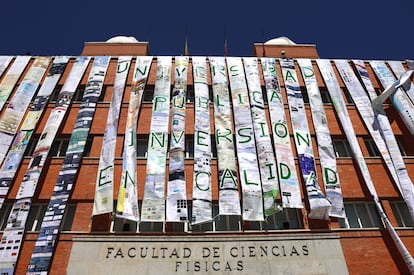 Protestation pour réclamer plus d'argent pour la science à la Faculté des sciences physiques de l'Université Complutense.