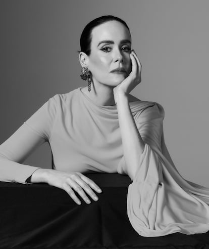 Sarah Paulson a une Veneta Bottega habillée et en attente.