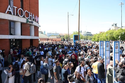 Les passagers de la gare d'Atocha, ce lundi.