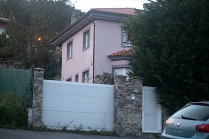 Extérieur de la maison où les événements se sont produits dans la zone rurale d'Oviedo, ce mardi. 