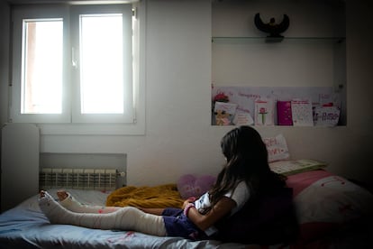 Aitana dans le salon de son étage à Madrid, ce jeudi.