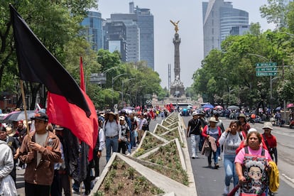 Membres de la CNTE lors d'une manifestation dans Paseo de la Reforma, à Mexico.
