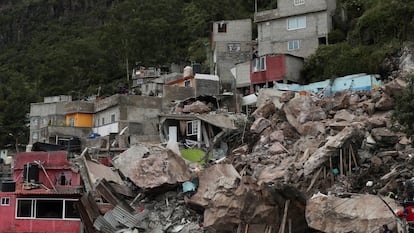 Un glissement de terrain sur la colline de la Chiquihuite, à Tlalnepantla de Baz, le 10 septembre 2021.