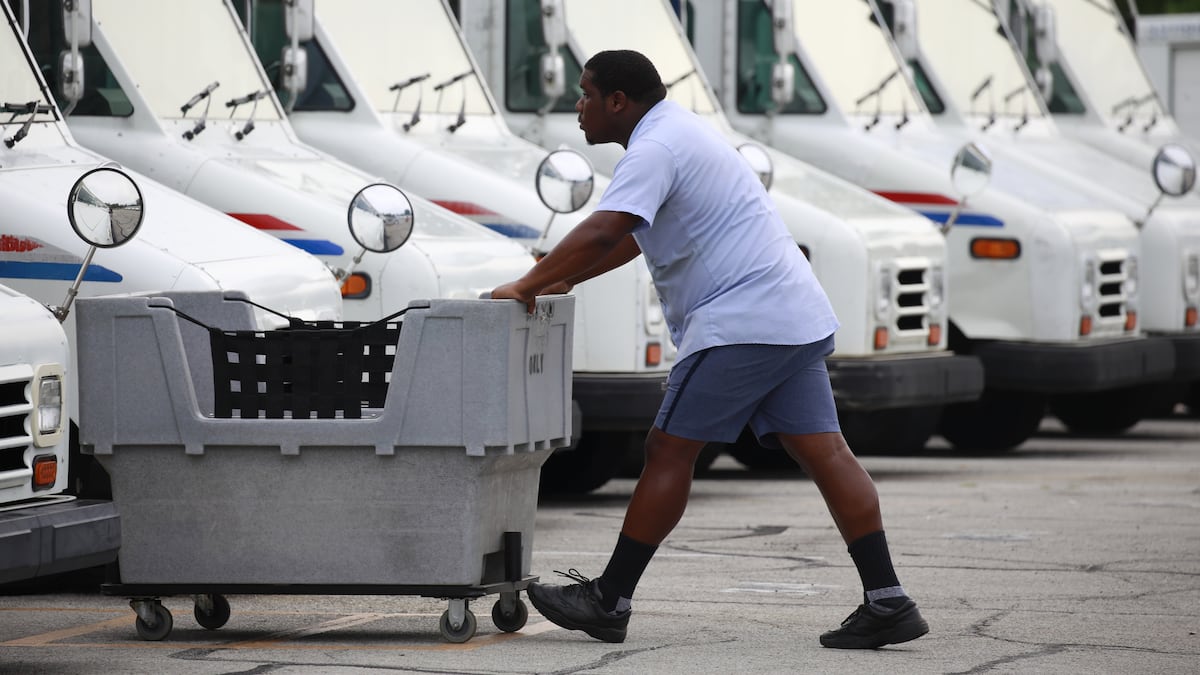 Sa correspondance pourrait être utilisée pour l'expulser: le service postal coopère avec l'administration Trump dans sa campagne d'expulsion en masse