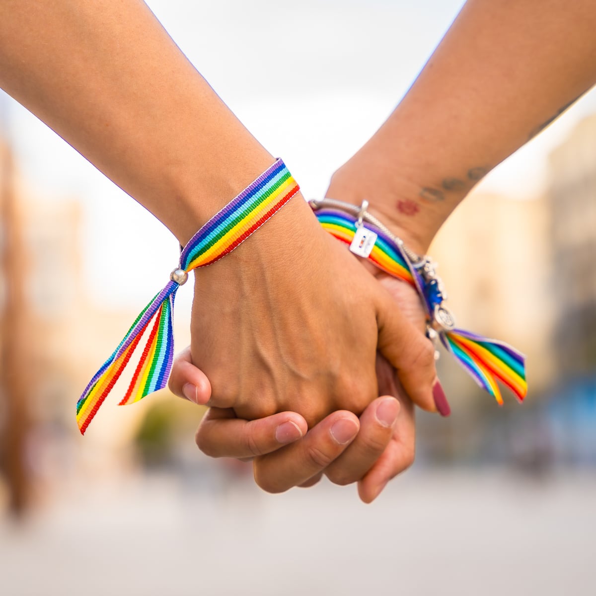 L'éveil de la bisexualité: visibilité, questions et une génération qui ne s'arrête plus