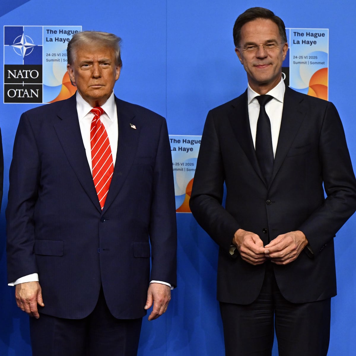 Promesses, compliments et menaces: l'Europe se replie devant Trump au sommet de l'OTAN
